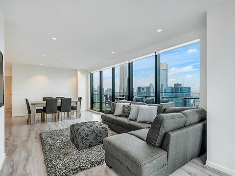 MJ Shortstay Apartments - Platinum Tower - Palm Beach Accommodation 0