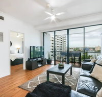 Modern 2 Bedroom River View Apartment in Docklands - Palm Beach Accommodation