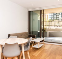 Modern Apartment in Darling Harbour - Palm Beach Accommodation