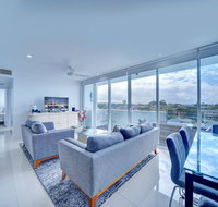 Modern Contemporary Southport Apartment - Palm Beach Accommodation