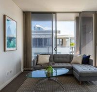 Modern Harbourside Apartment With A View - Palm Beach Accommodation