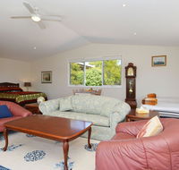Morisset Waterfront 1bdr Studio looking over Trinity Marina - Palm Beach Accommodation