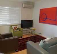 Mt.Lawley Superb 2 BR location Comfort style 3 - Palm Beach Accommodation
