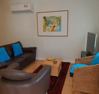 Mt.Lawley Superb 2 BR location Comfort style 4 - Palm Beach Accommodation
