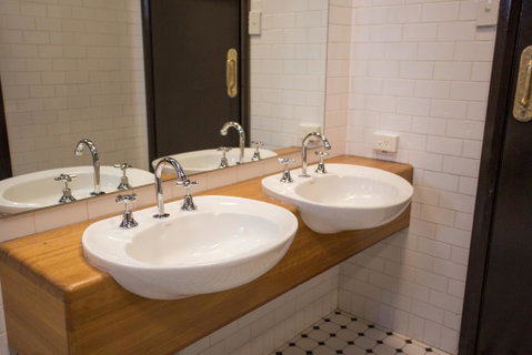 Nags Head Hotel - Palm Beach Accommodation 2