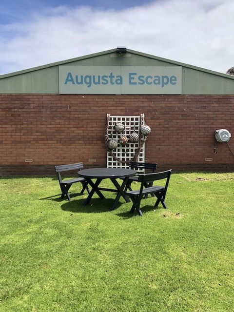 Augusta Escape Holiday Units - Palm Beach Accommodation 29