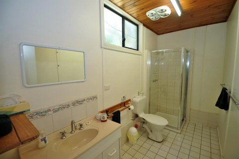 Treenbrook Cottages - Palm Beach Accommodation 16