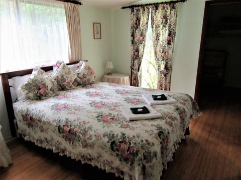 Treenbrook Cottages - Palm Beach Accommodation 18