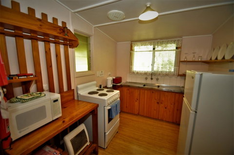 Treenbrook Cottages - Palm Beach Accommodation 17