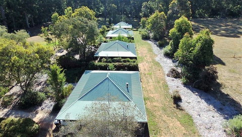 Treenbrook Cottages - Palm Beach Accommodation 0