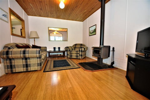 Treenbrook Cottages - Palm Beach Accommodation 13