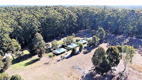 Treenbrook Cottages - Palm Beach Accommodation 1