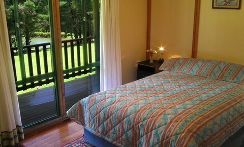 Hawke Brook Chalets - Palm Beach Accommodation 3