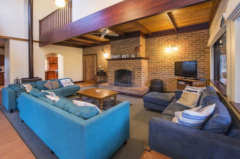 A Hidden Bush Delight - Palm Beach Accommodation 17