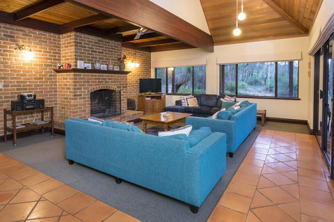 A Hidden Bush Delight - Palm Beach Accommodation 14