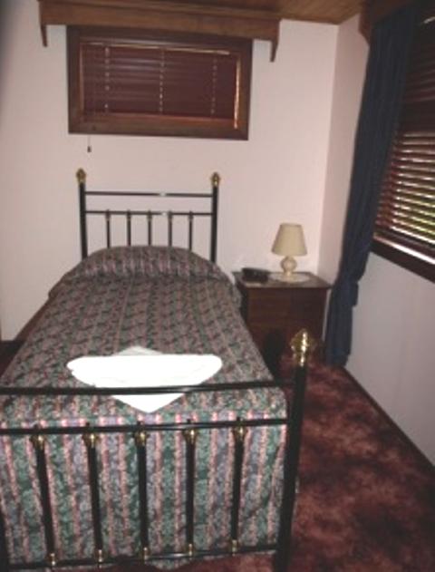 Pemberton Old Picture Theatre Holiday Apartments - Palm Beach Accommodation 12