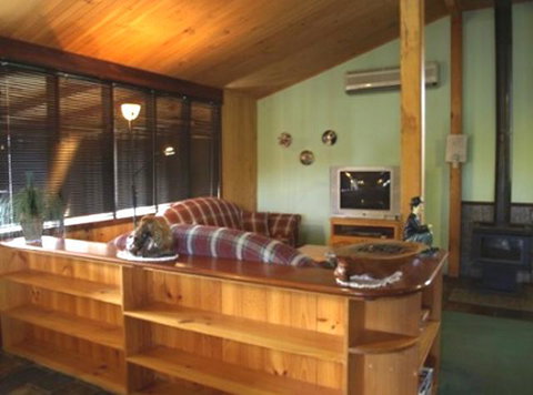Pemberton Old Picture Theatre Holiday Apartments - Palm Beach Accommodation 17