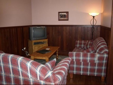 Pemberton Old Picture Theatre Holiday Apartments - Palm Beach Accommodation 37