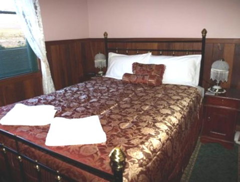 Pemberton Old Picture Theatre Holiday Apartments - Palm Beach Accommodation 24