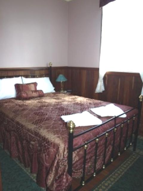 Pemberton Old Picture Theatre Holiday Apartments - Palm Beach Accommodation 16
