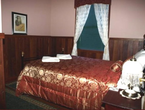 Pemberton Old Picture Theatre Holiday Apartments - Palm Beach Accommodation 26