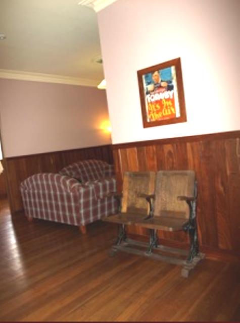 Pemberton Old Picture Theatre Holiday Apartments - Palm Beach Accommodation 23