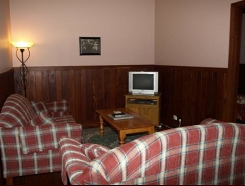 Pemberton Old Picture Theatre Holiday Apartments - Palm Beach Accommodation 25