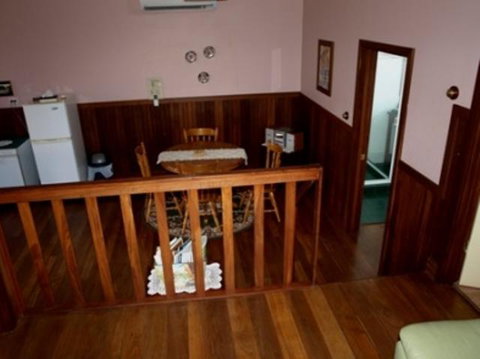 Pemberton Old Picture Theatre Holiday Apartments - Palm Beach Accommodation 36