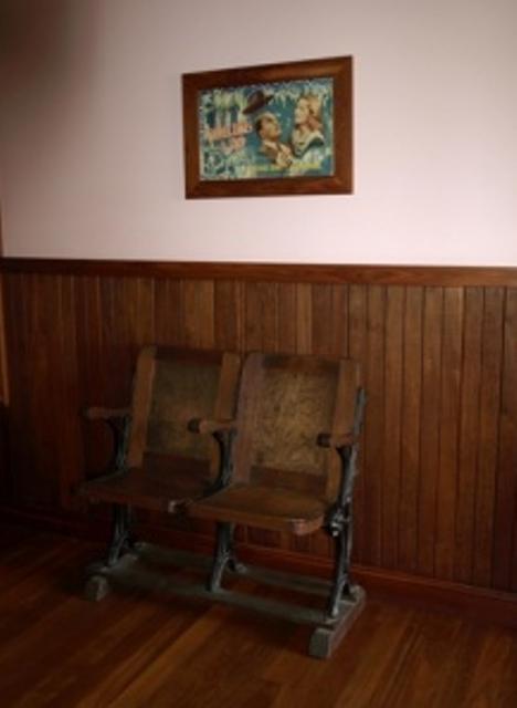 Pemberton Old Picture Theatre Holiday Apartments - Palm Beach Accommodation 38