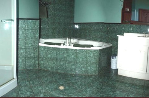 Pemberton Old Picture Theatre Holiday Apartments - Palm Beach Accommodation 22