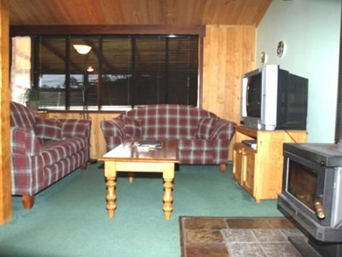 Pemberton Old Picture Theatre Holiday Apartments - Palm Beach Accommodation 1