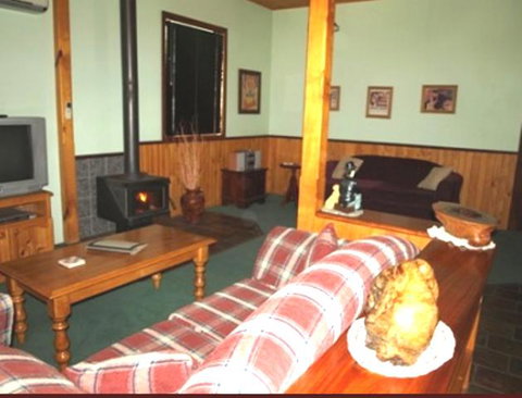 Pemberton Old Picture Theatre Holiday Apartments - Palm Beach Accommodation 21