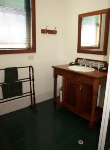 Pemberton Old Picture Theatre Holiday Apartments - Palm Beach Accommodation 33