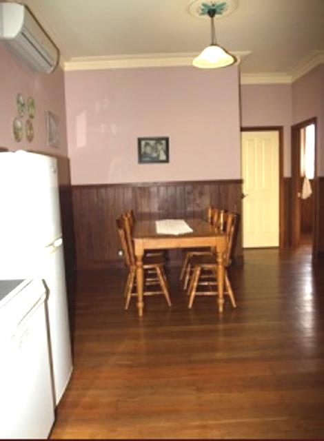 Pemberton Old Picture Theatre Holiday Apartments - Palm Beach Accommodation 11