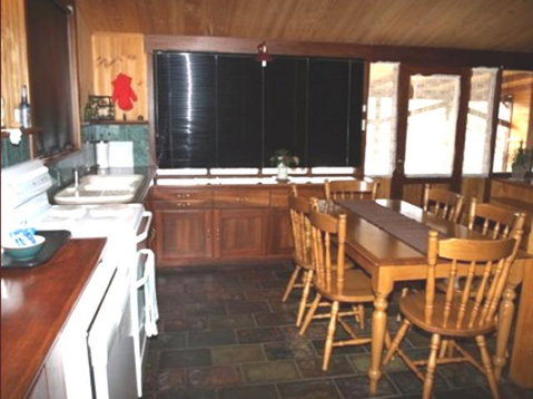 Pemberton Old Picture Theatre Holiday Apartments - Palm Beach Accommodation 7