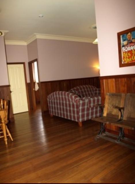 Pemberton Old Picture Theatre Holiday Apartments - Palm Beach Accommodation 27