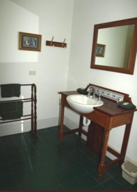 Pemberton Old Picture Theatre Holiday Apartments - Palm Beach Accommodation 13