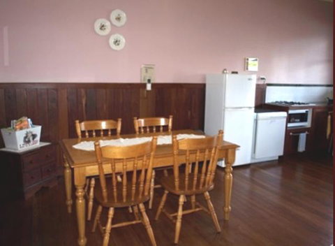 Pemberton Old Picture Theatre Holiday Apartments - Palm Beach Accommodation 28