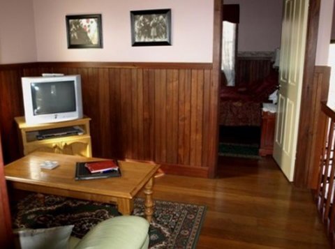 Pemberton Old Picture Theatre Holiday Apartments - Palm Beach Accommodation 31