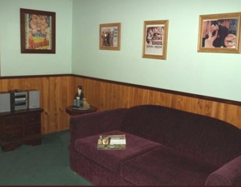 Pemberton Old Picture Theatre Holiday Apartments - Palm Beach Accommodation 10