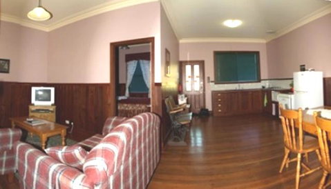 Pemberton Old Picture Theatre Holiday Apartments - Palm Beach Accommodation 19