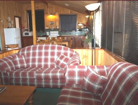 Pemberton Old Picture Theatre Holiday Apartments - Palm Beach Accommodation 8