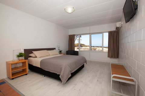 EUCLA MOTOR HOTEL - Palm Beach Accommodation 26