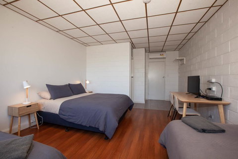 EUCLA MOTOR HOTEL - Palm Beach Accommodation 3