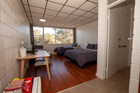 EUCLA MOTOR HOTEL - Palm Beach Accommodation 4