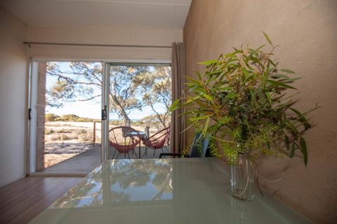 EUCLA MOTOR HOTEL - Palm Beach Accommodation 12