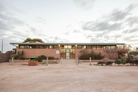 EUCLA MOTOR HOTEL - Palm Beach Accommodation 9
