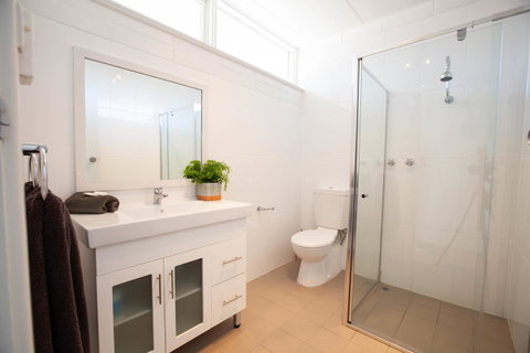 EUCLA MOTOR HOTEL - Palm Beach Accommodation 1