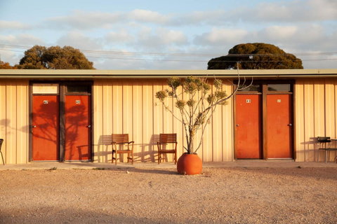 EUCLA MOTOR HOTEL - Palm Beach Accommodation 7
