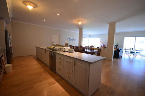 Ellard Bed & Breakfast - Palm Beach Accommodation 14